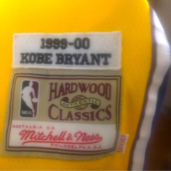 KOBE BRYANT LEGENDARY ICON 1999-2000 ROOKIE JERSEY #8 & SHOES #8 & FITTED - Picture 4 of 12